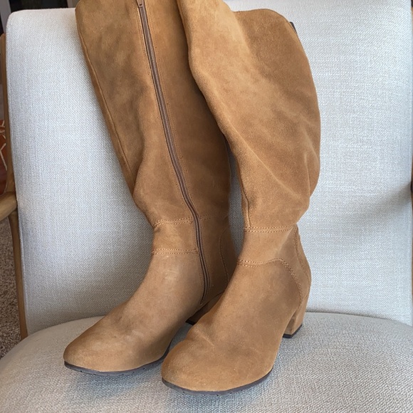 Suede zippered boots - Picture 2 of 2